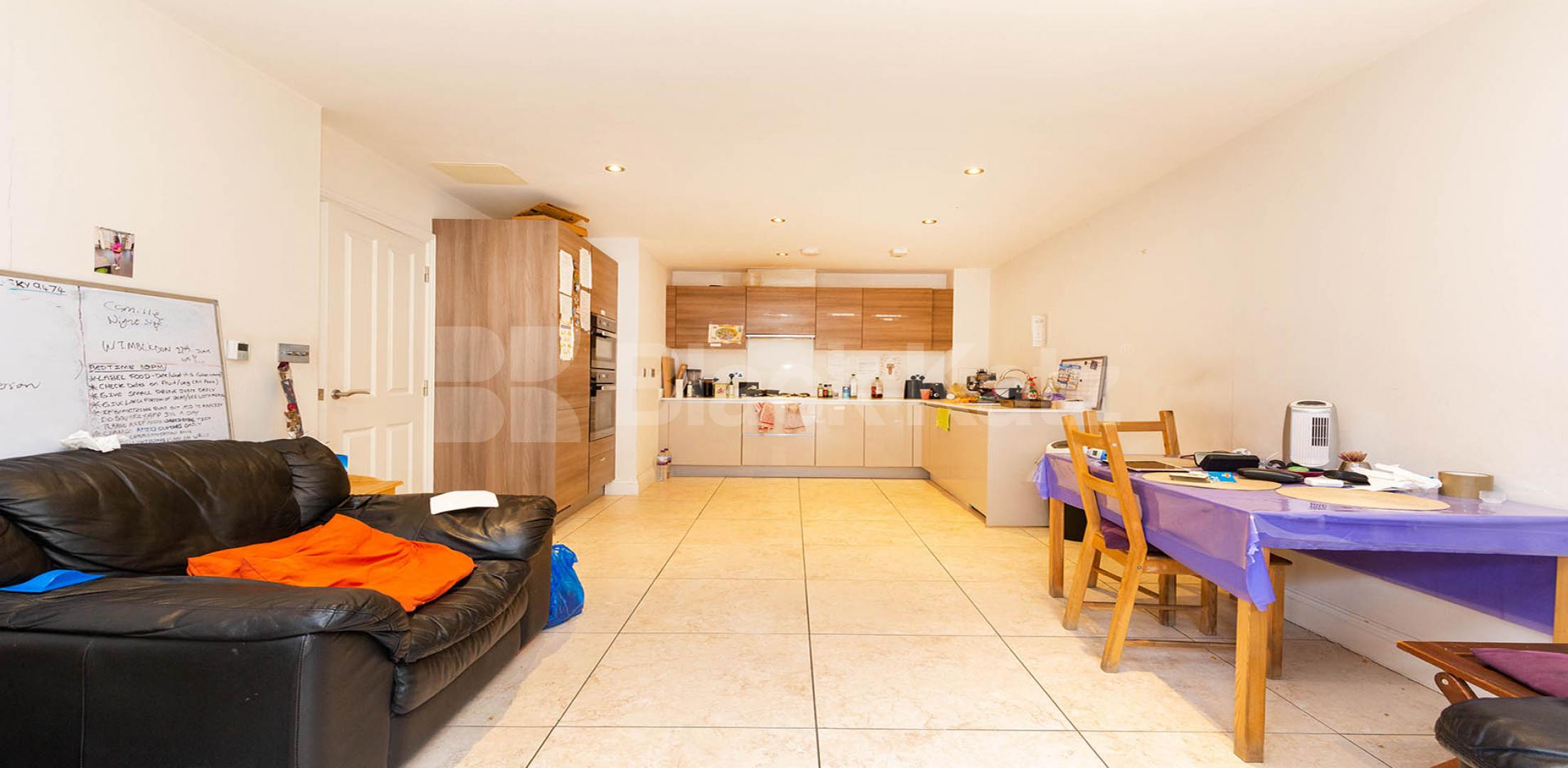 			3 Bedroom, 2 bath, 1 reception Apartment			 Huguenot Drive, Palmers Green